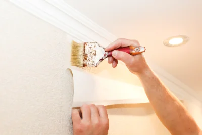 Pose de papier peint à Rustrel — revêtements muraux et toiles de verre